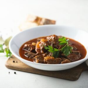 Oksekøds gullasch af dansk kødkvæg