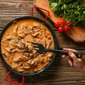 Stroganoff af dansk kødkvæg m. tilbehør