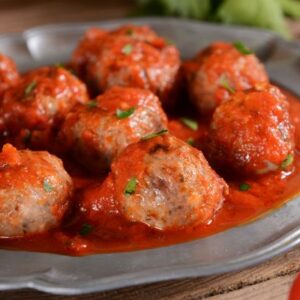 Kokkene’s italiensk inspireret oksekødboller i tomatsovs